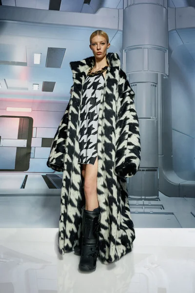 Look 19